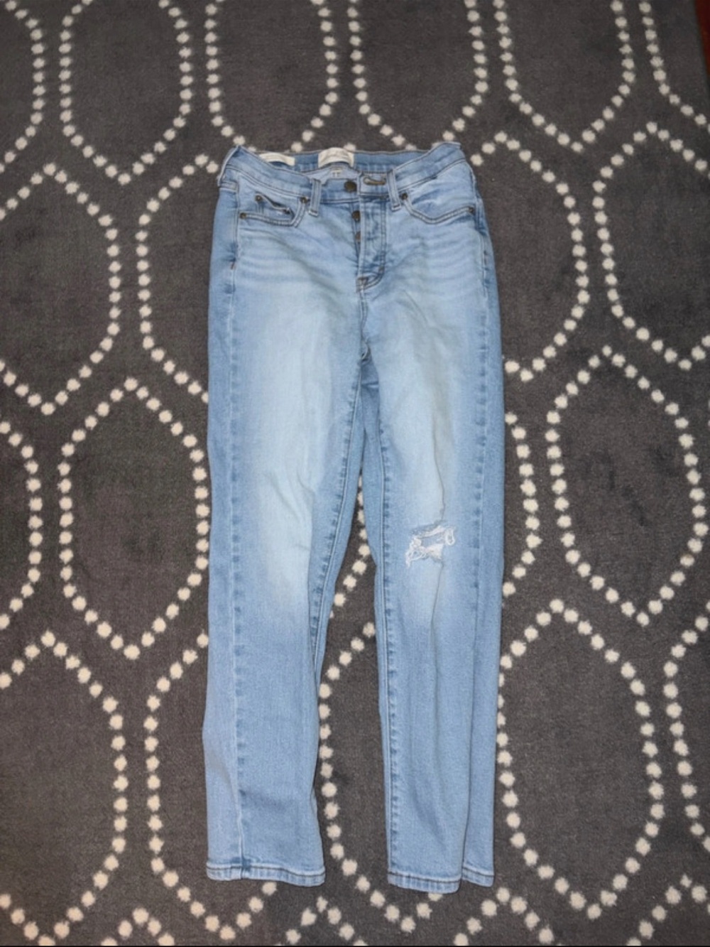 Universal Thread Light Blue Skinny Jeans with Knee Distress